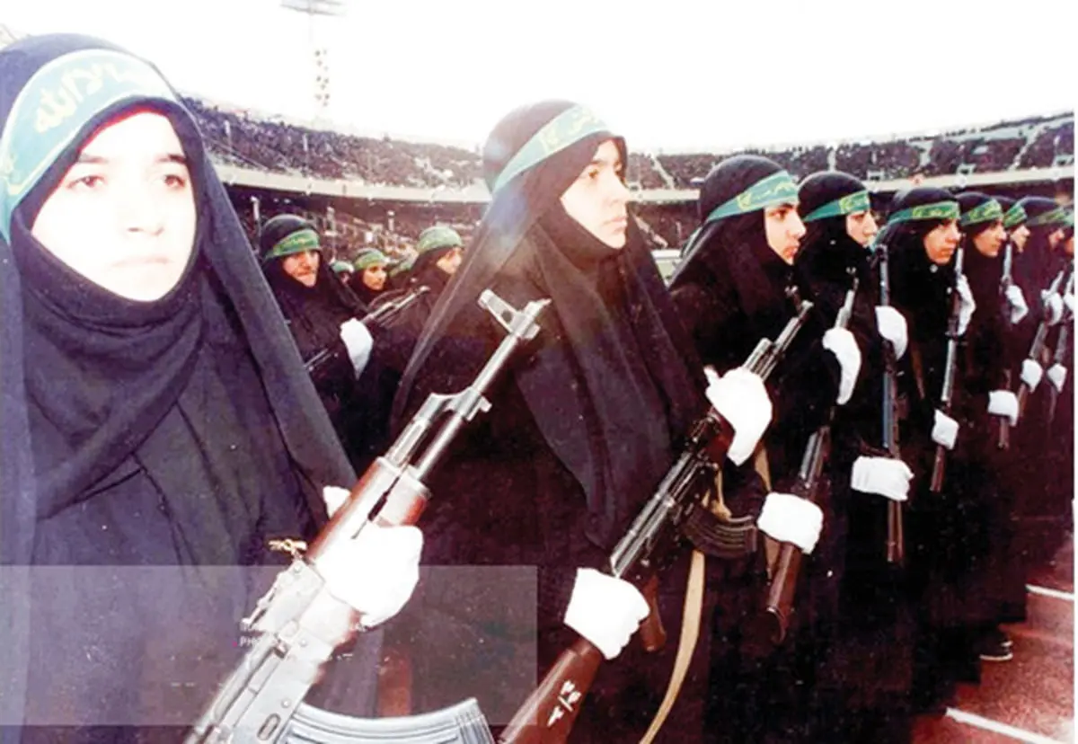 ‌ایندیرا گاندی در اصفهان؛ بانوان بسیجی در ورزشگاه آزادی