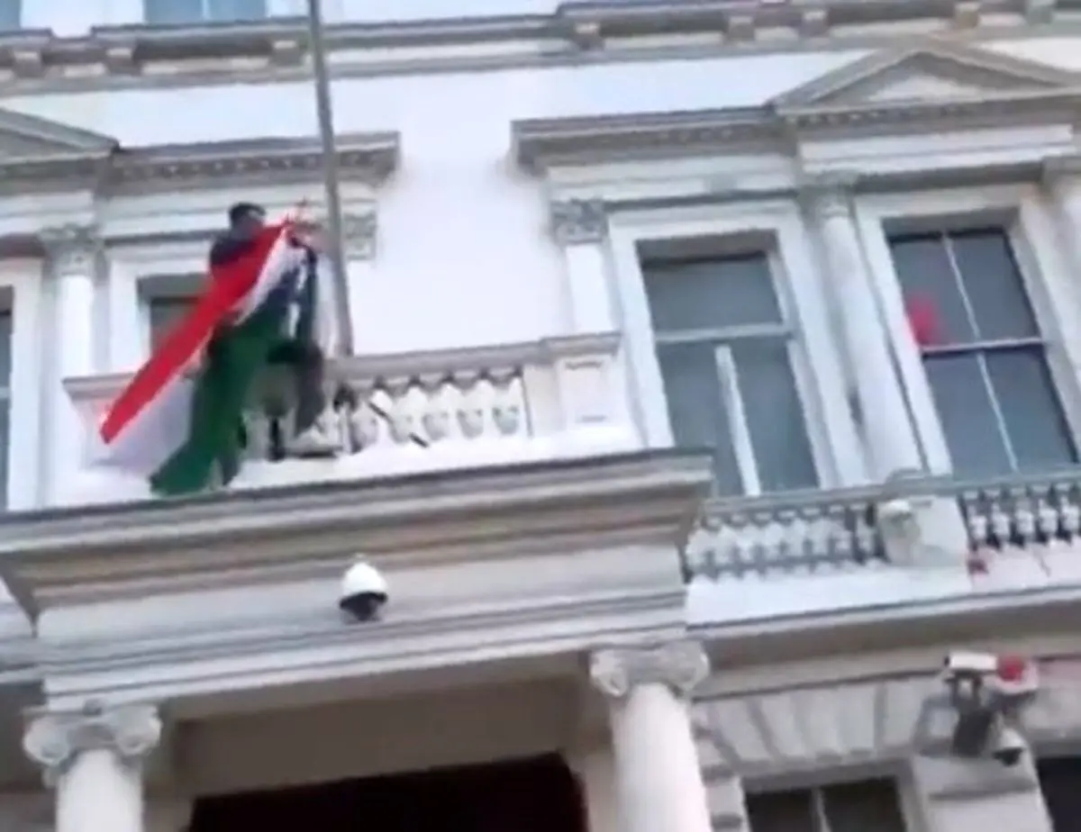 ببینید | تصاویری از حمله دیروز به سفارت ایران در لندن