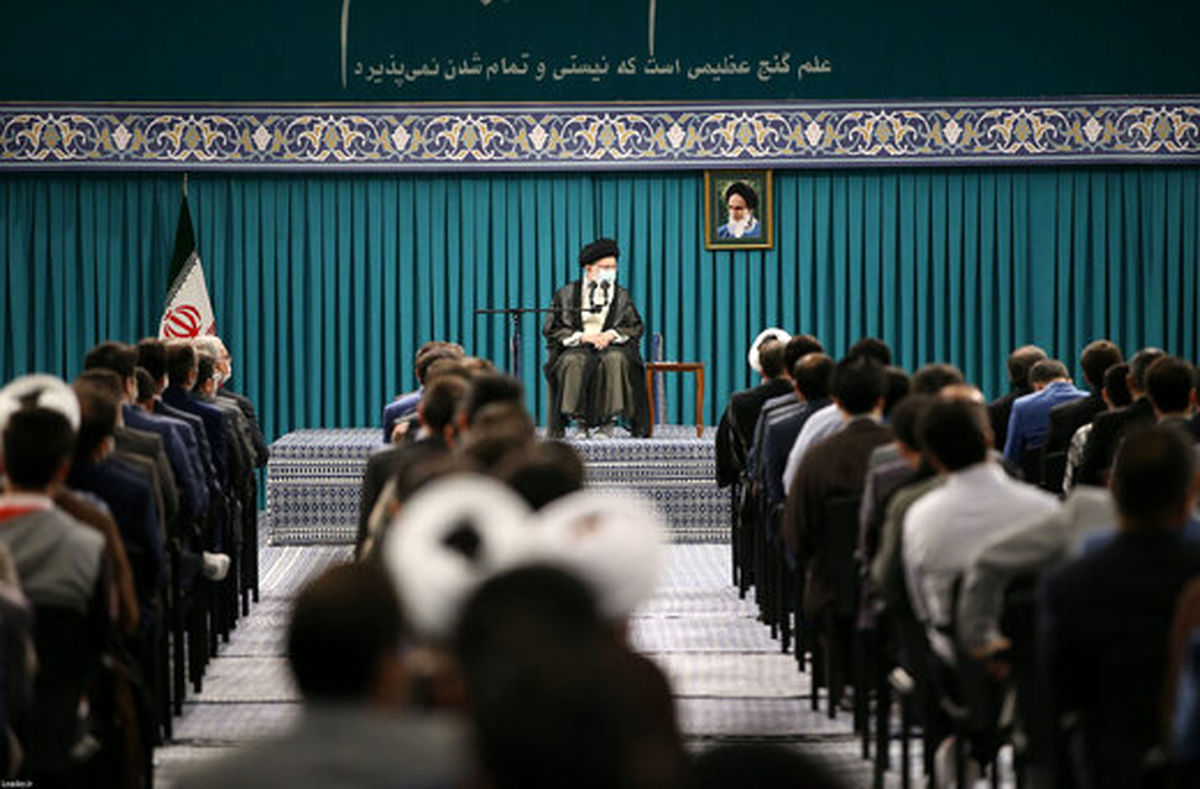 ببینید | رهبر انقلاب: دانشگاه جلوی سلطه دشمن را میگیرد