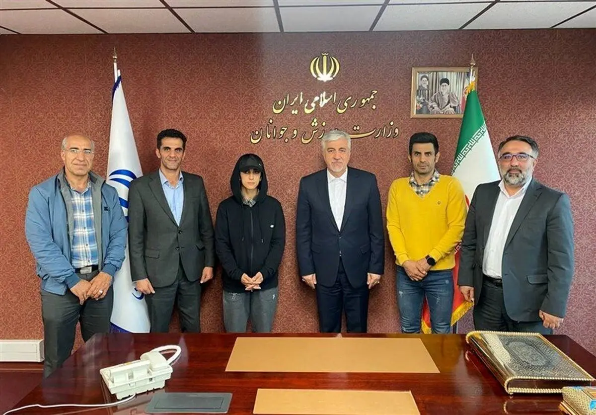 ملاقات الناز رکابی و خانواده با وزیر ورزش