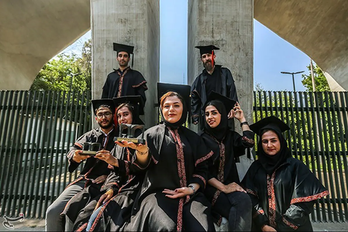 پول بده؛ ‌مدرکت را‌ آزاد کن