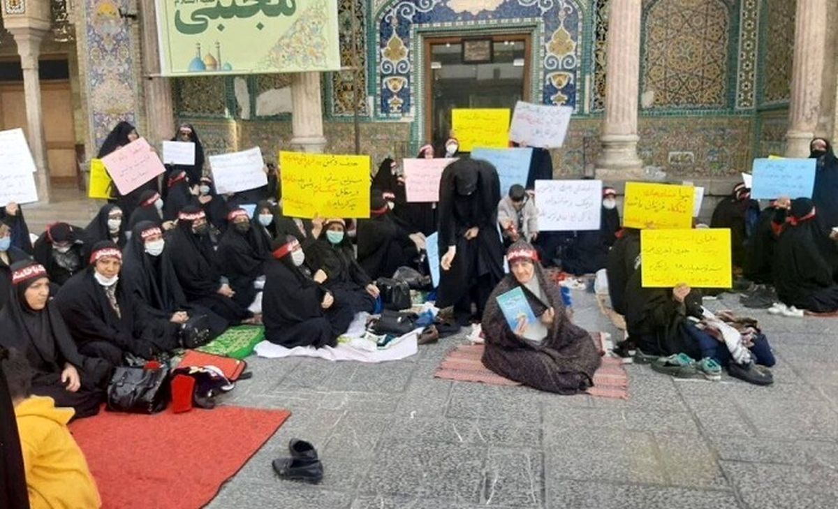 تحصن جمعی از بانوان در حرم عبدالعظیم و اعتراض به وضع حجاب