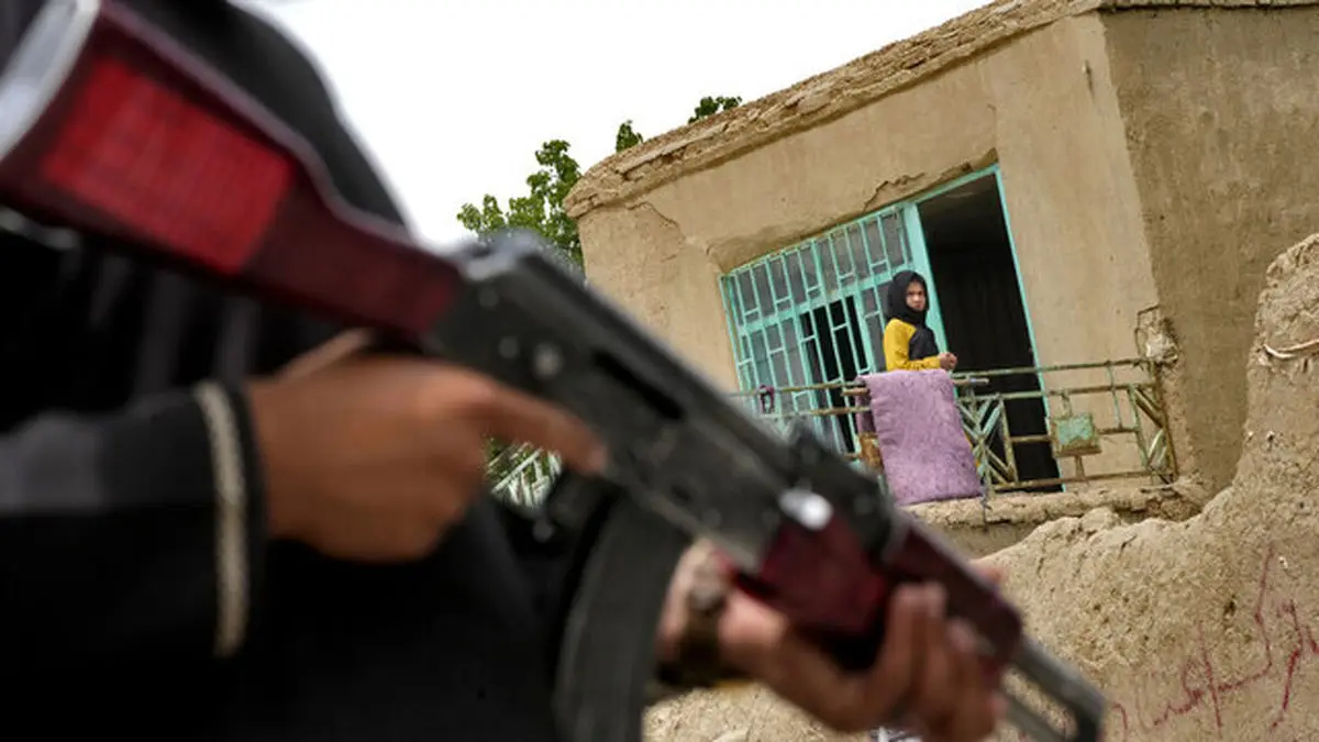 پس از تحصیل در دانشگاه، طالبان کار کردن زنان را هم ممنوع کرد