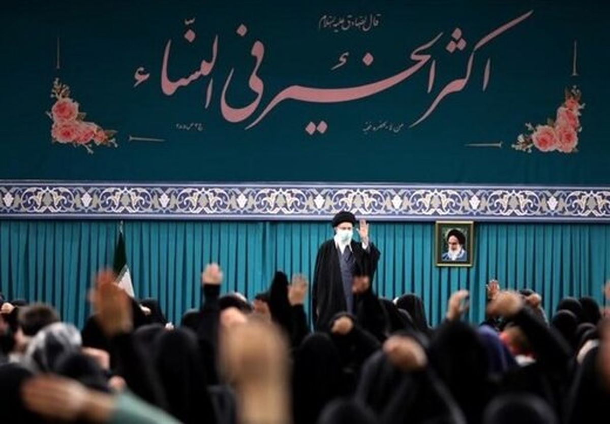 مقام معظم رهبری: نباید کسانی را که حجاب ضعیف دارند، متهم کرد