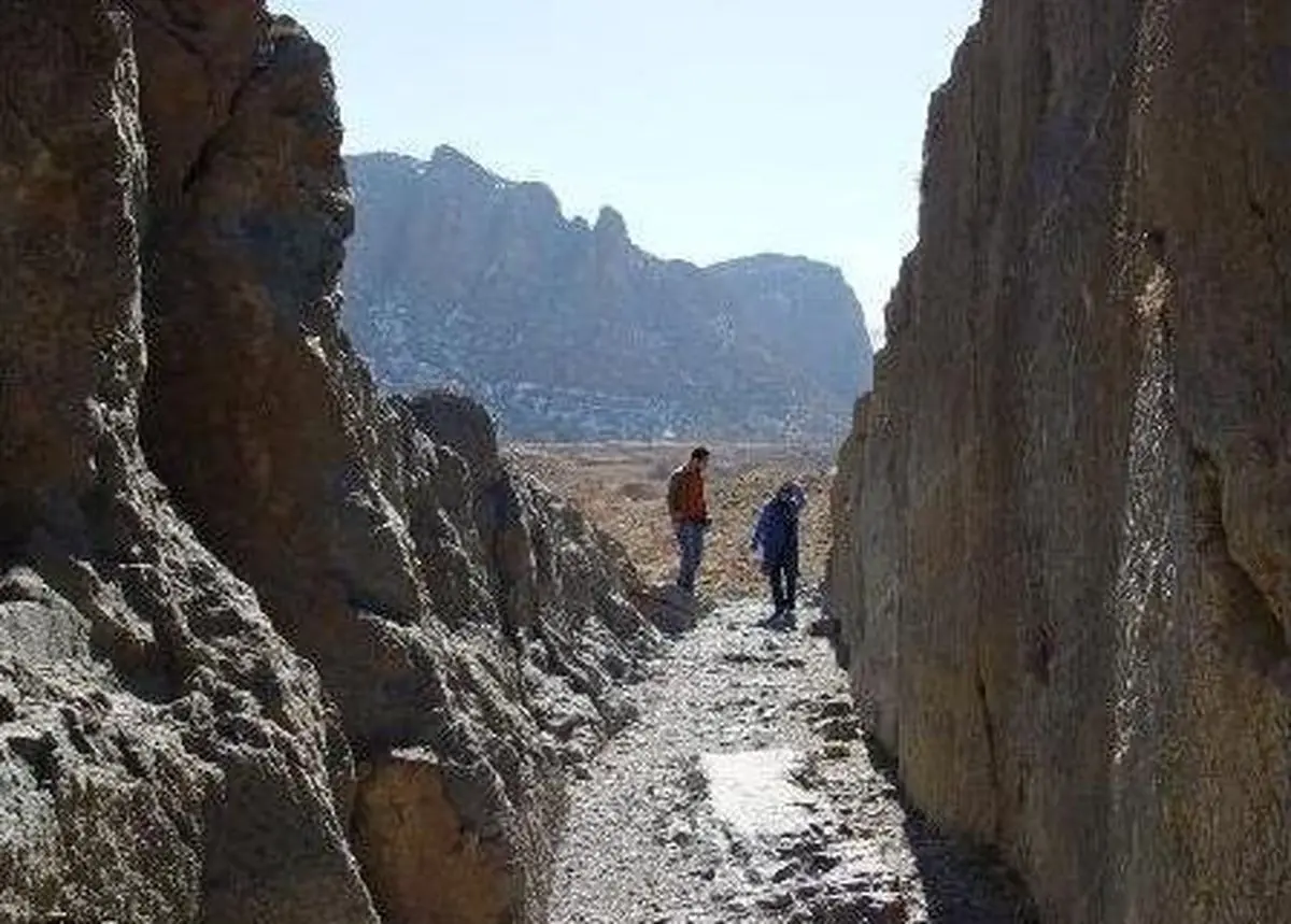 کشف کتیبه هزار و ۵۰۰ ساله در پاسارگاد
