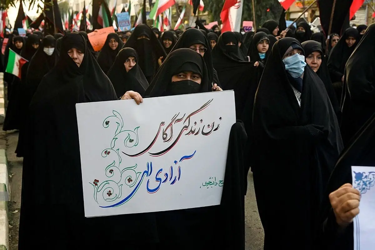 گزارش تصویری  ایرنا از تجمع زنان قمی با پلاکارد زن، زندگی و...