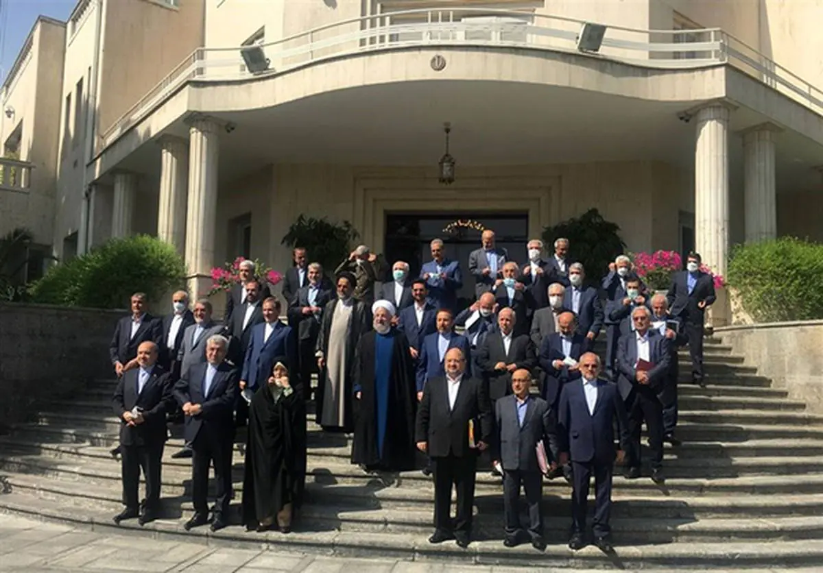 دیوار سخت واقعیت‌ و ‌دولتمردان رمانتیک‌ سختکوش