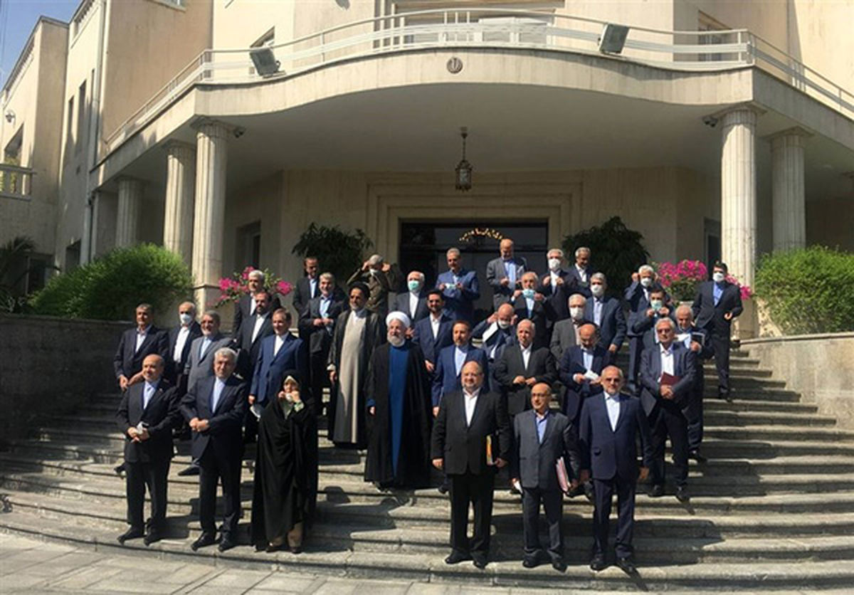 دیوار سخت واقعیت و دولتمردان رمانتیک سختکوش