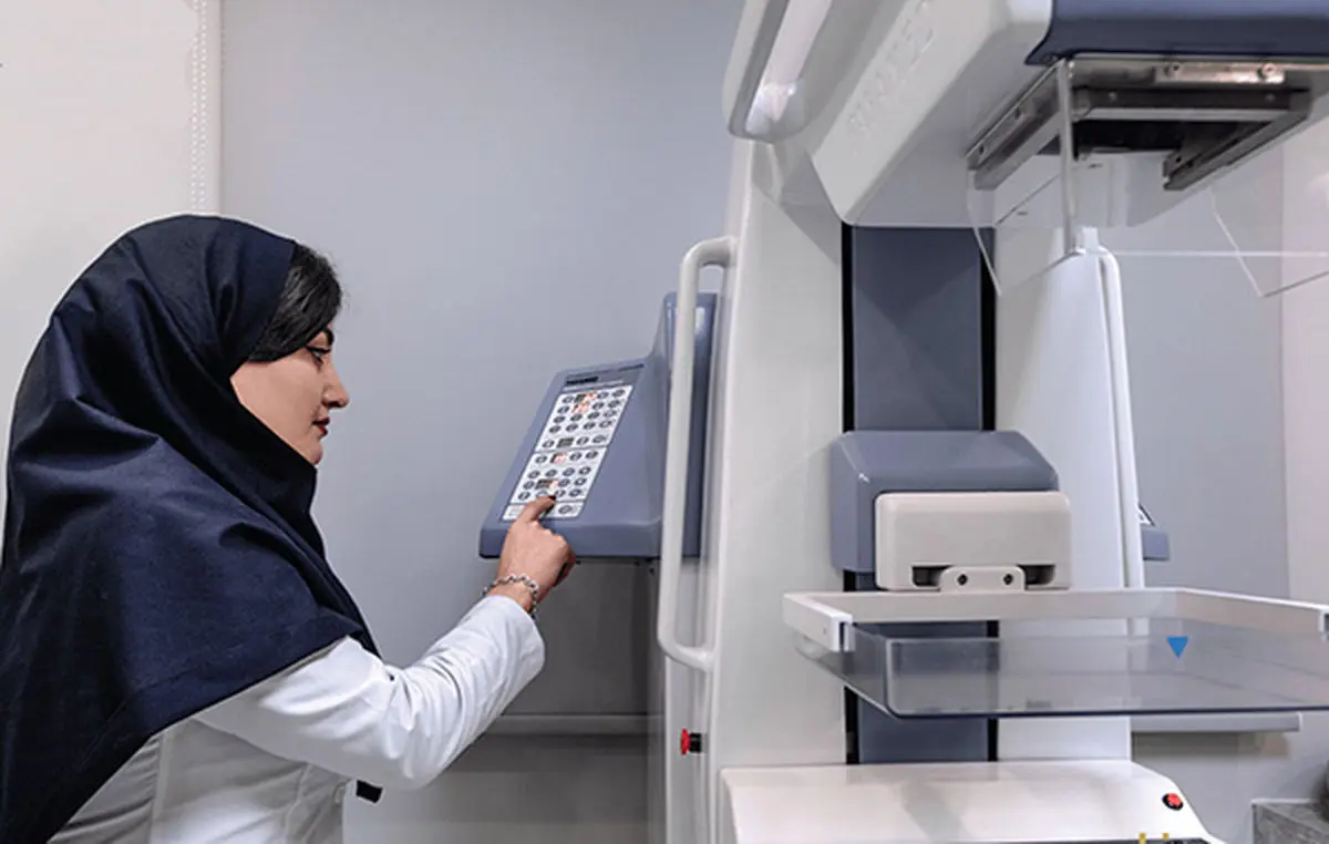 اول معاينه يا ماموگرافی؟ مجادله لفظی مجری‌ با پزشكان