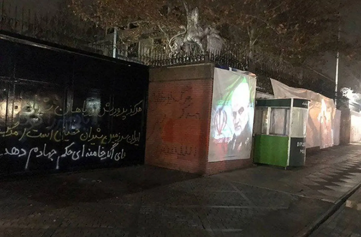 یادداشت| درباره یک مجادله،‌ نیروی انتظامی و دیوارنویسی