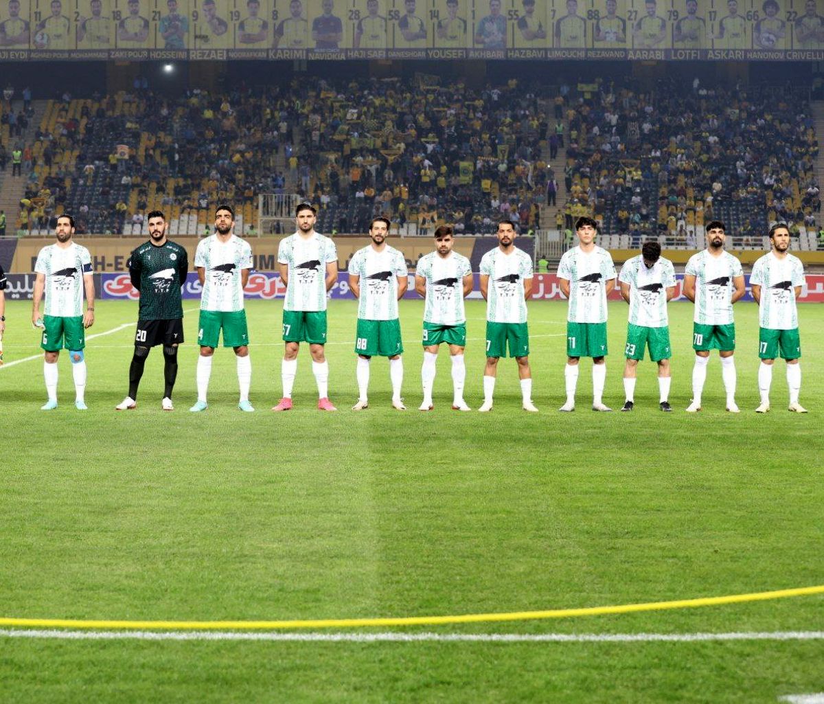 مدافع استقلالی ذوب آهن ممنون دار VAR شد!