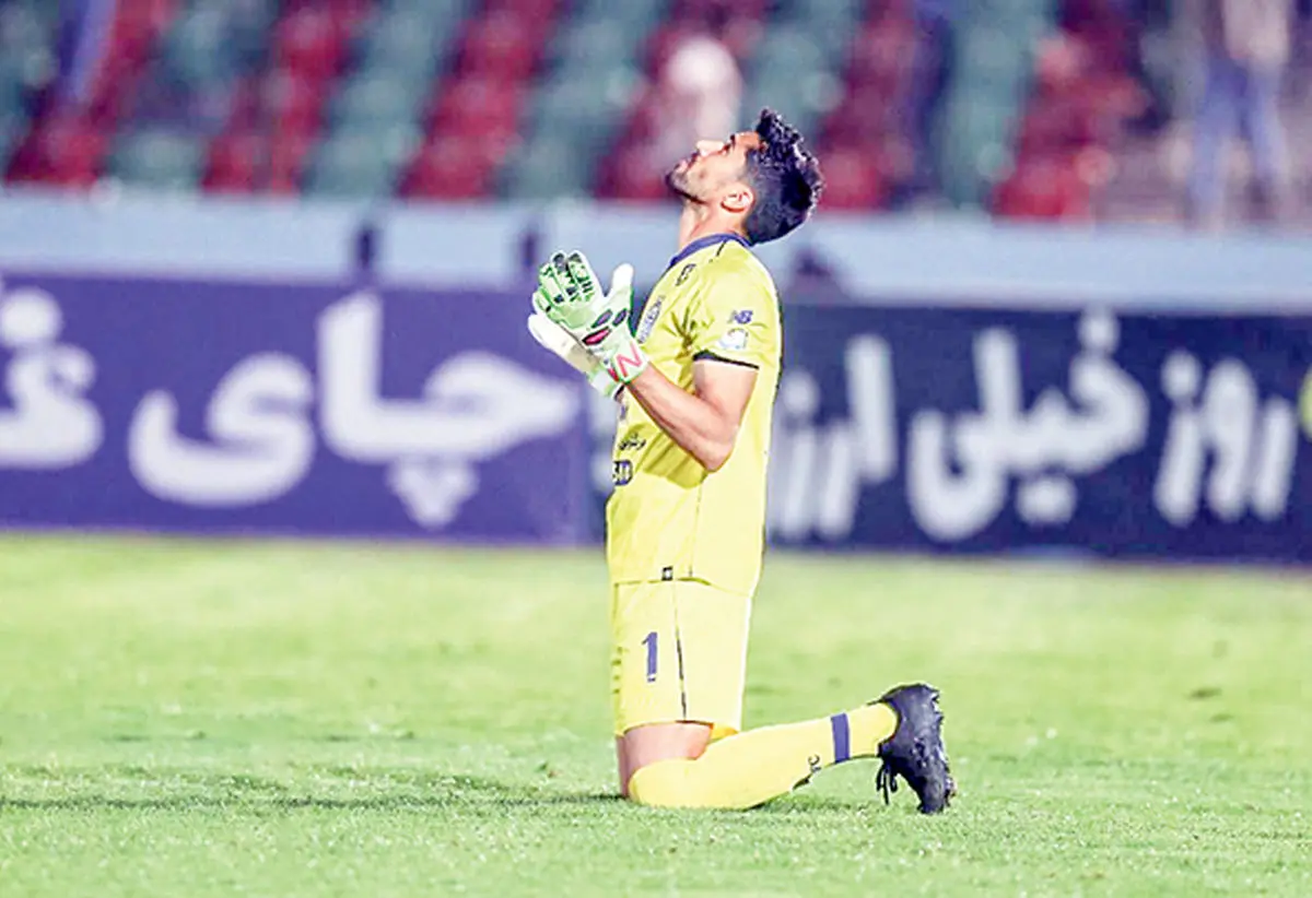 همه دروازه‌بان‌ها‌ رفتند و استقلال ماند و حسینی!