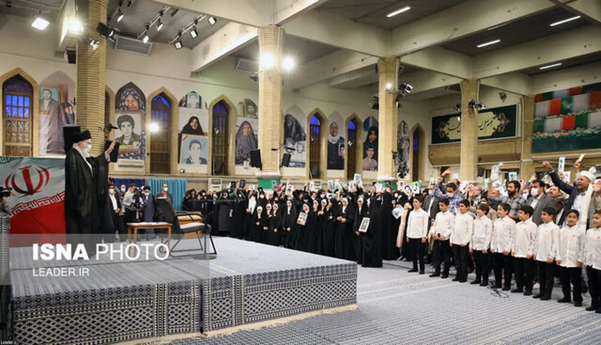 در دیدار رهبرانقلاب با پدران،‌ مادران‌ و همسران شهدا چه گذشت؟