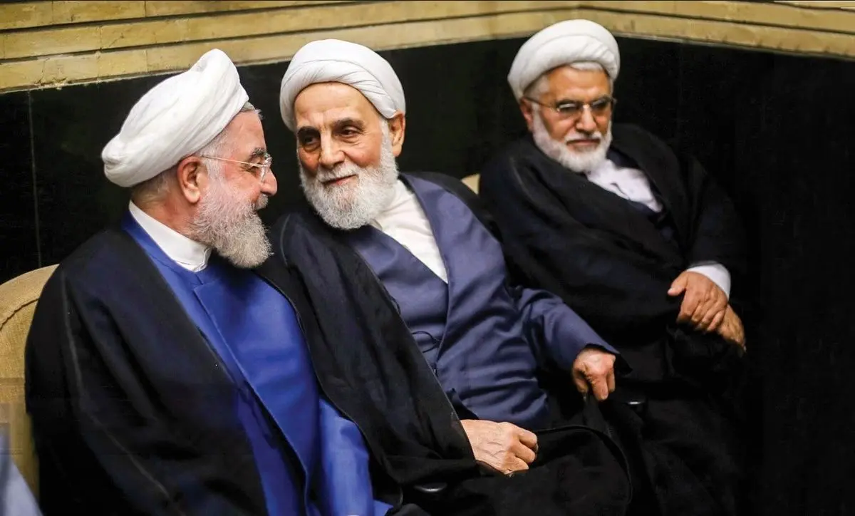 بازخوانی یکی از سیاسی‌ترین عکس‌های یک مراسم ختم بلند‌پایه