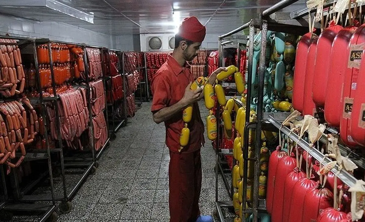 تماشا کنید | خط تولید کالباس و سوسیس از نمای نزدیک