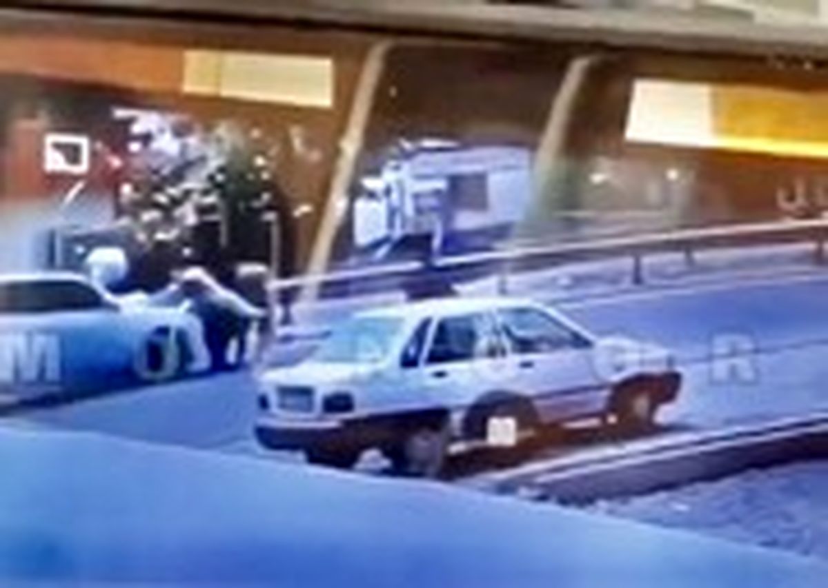 ببینید | لحظه تصادف هولناک خودرو با ۲ عابر پیاده در مازندران