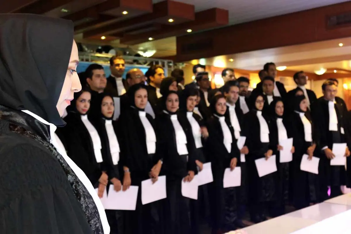 آیا وکلا لباس مخصوص دارند؟