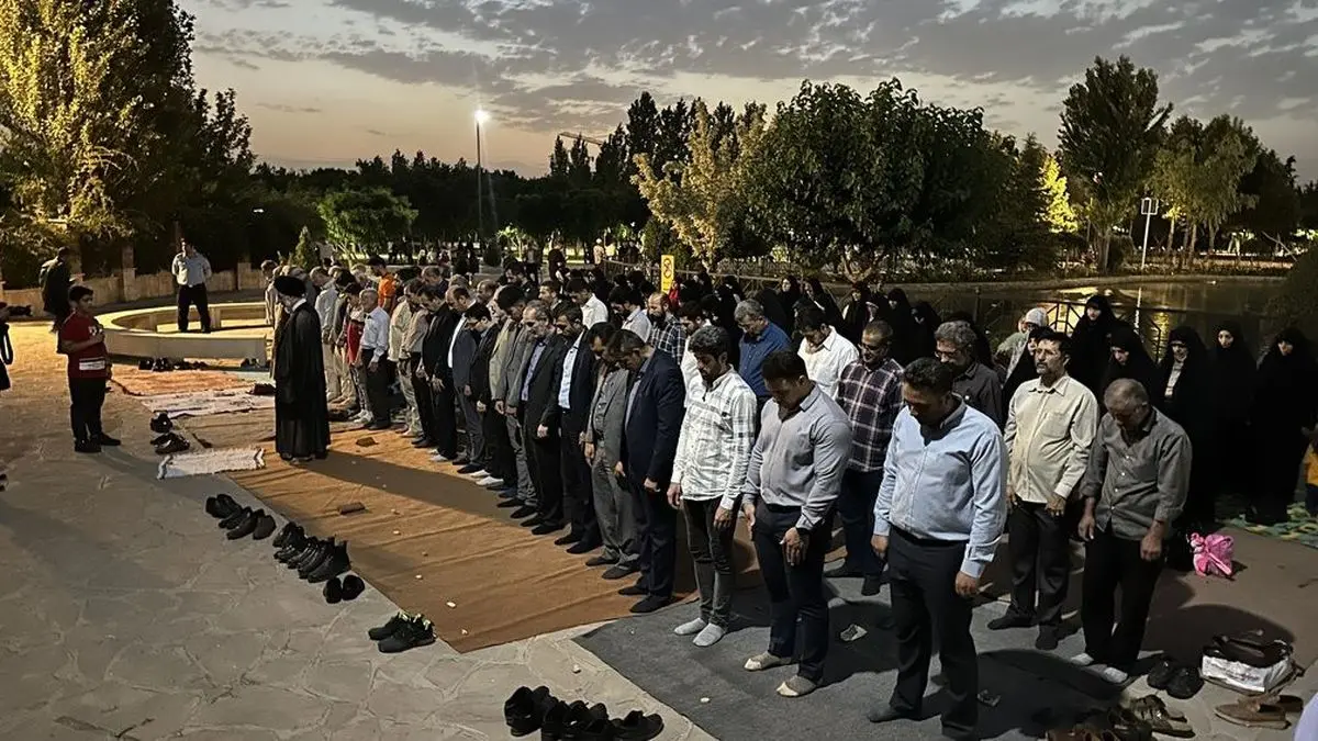پیشنهاد اقامه نماز جماعت در پارک