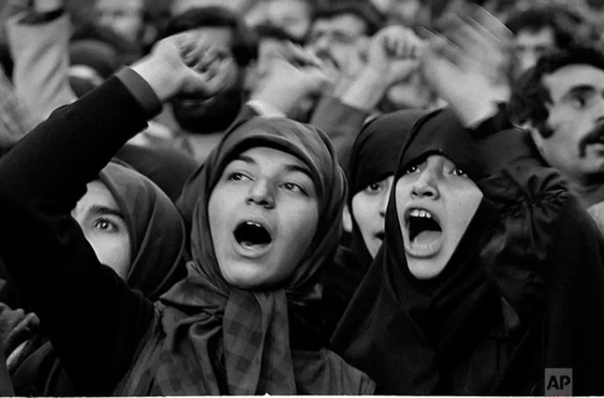 قاب تاریخ| ژاله‌ علو، آبادانی‌های آبی‌پوش، تیونینگ ب.ام.و‌
