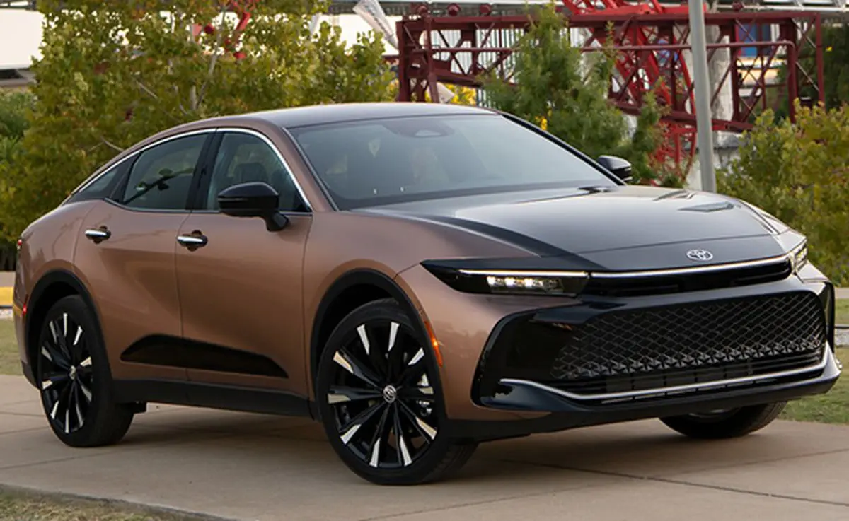 با تویوتا کراون بیشتر از پول‌تان، آش بخورید!