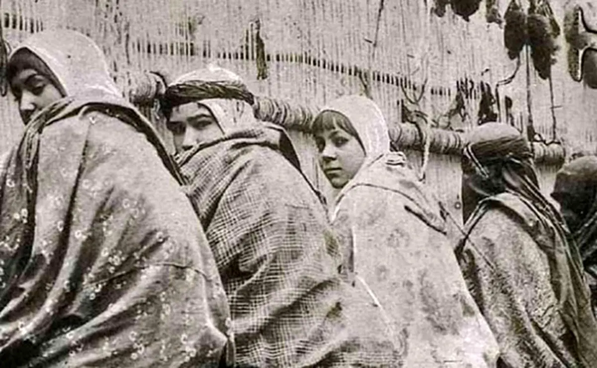 قاب تاریخ| بمباران کشتی بارسلونا، دختران قالیباف و...