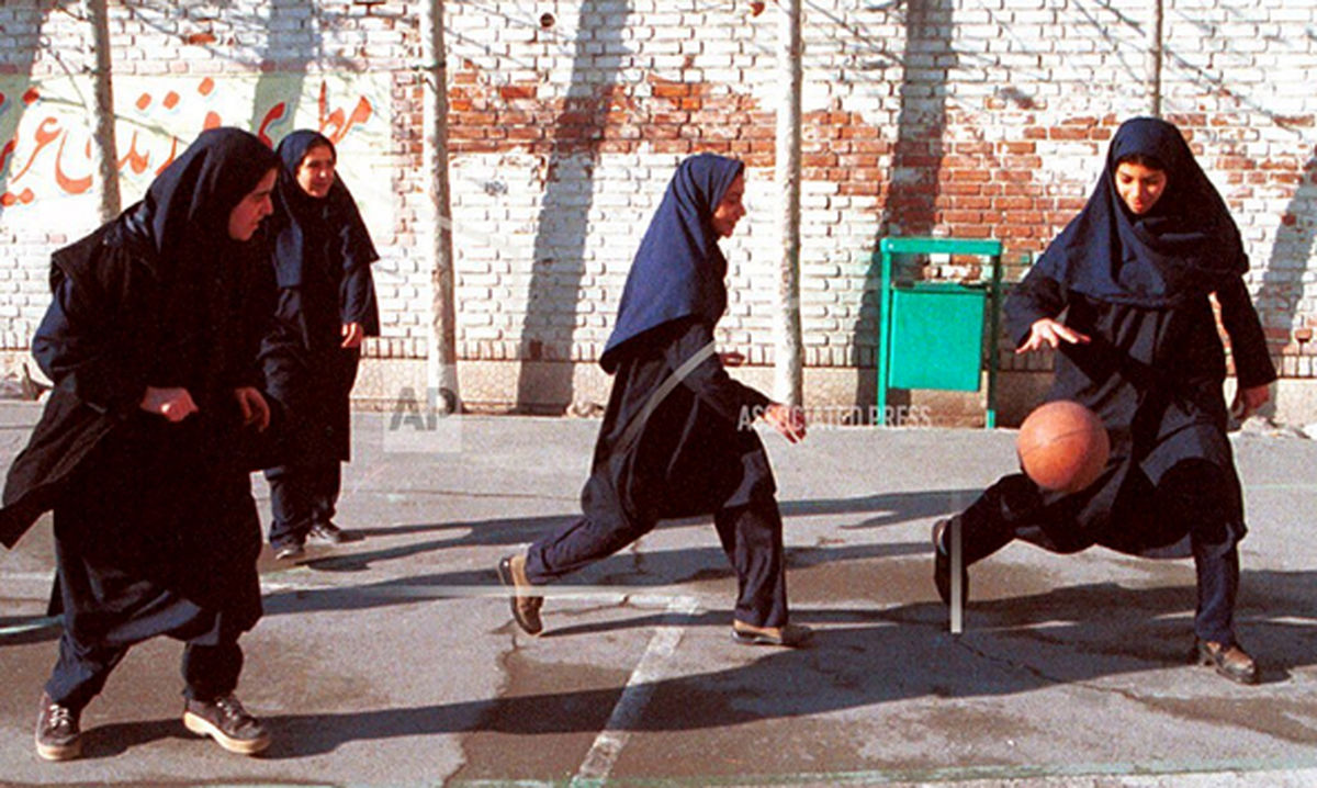 قاب تاریخ| بانک اصناف، آرامگاه سعدی، کاخ گلستان و...