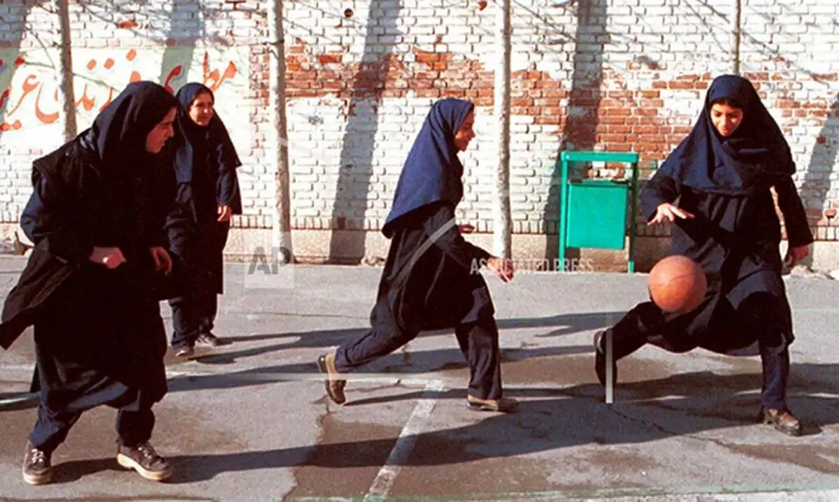 قاب تاریخ| بانک اصناف، آرامگاه سعدی، کاخ گلستان و...