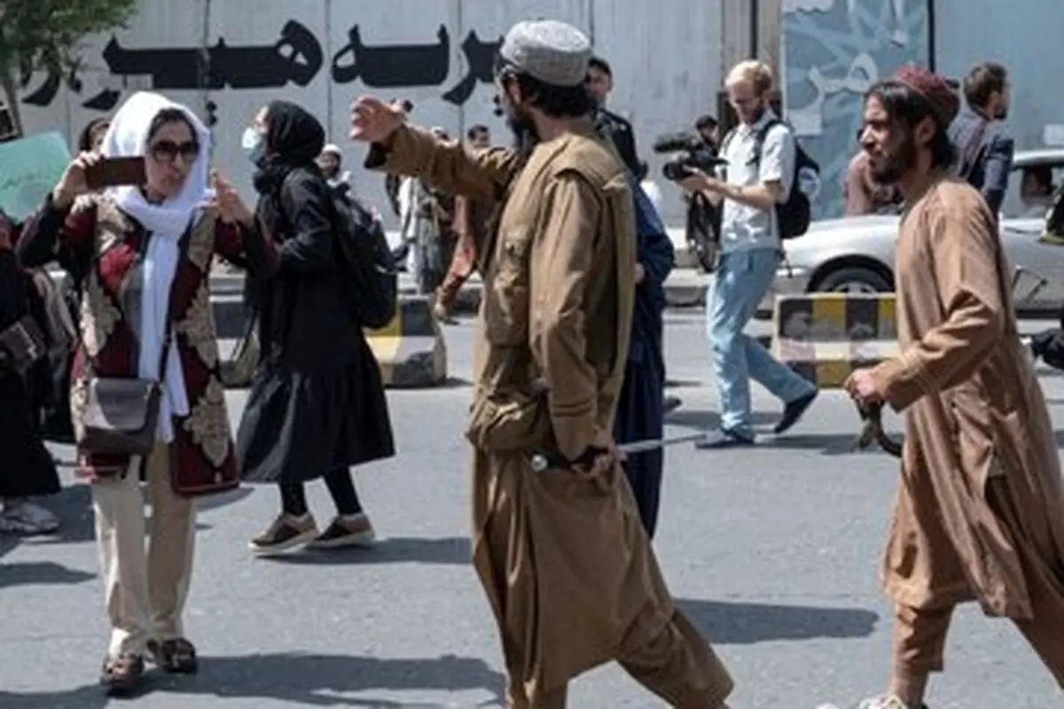طالبان چهره زنان گردشگر خارجی را پوشاند + تصاویر