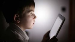 آیا استفاده زیاد از موبایل و تماشای تلویزیون برای کودک خطرناک است؟