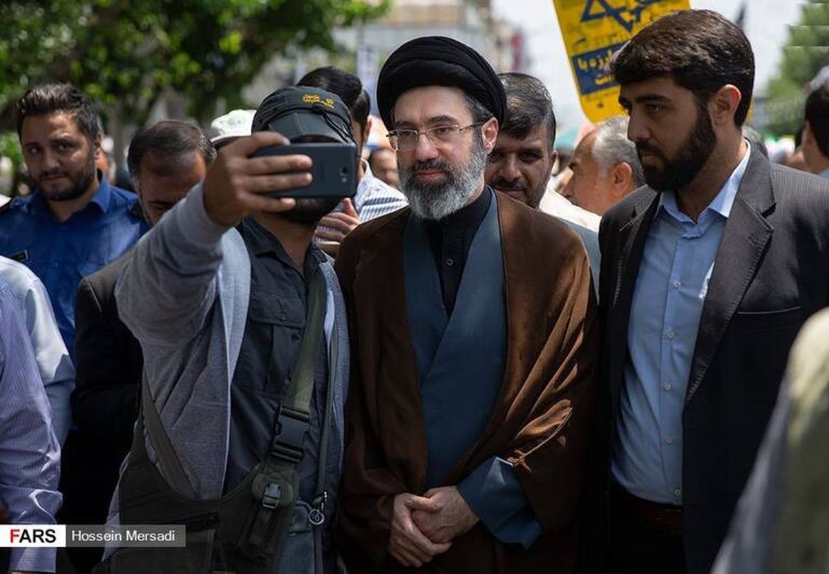 تصاویر جدید از چهار پسر رهبر انقلاب در یک مراسم ختم