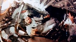 فرمانده اولین پرواز انسان به ماه درگذشت