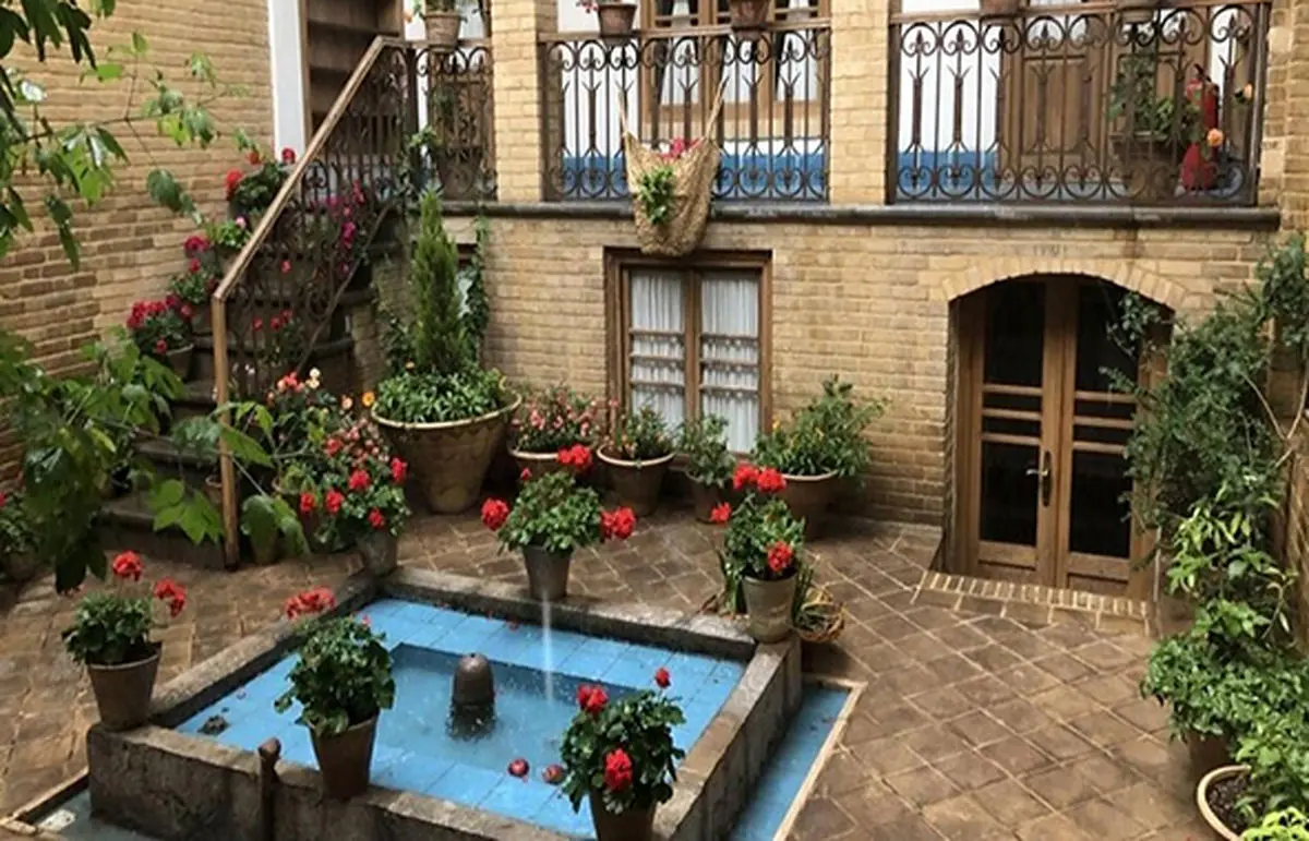فرزند نابکار و ملک مادری