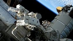 فضانورد ایرانی کیسه‌ ابزار ناسا را در فضا جا گذاشت