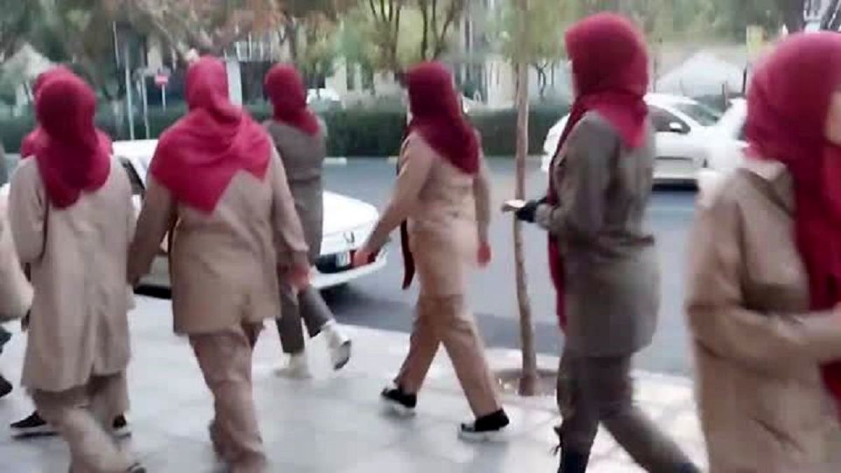 ماجرای حضور چند زن با لباس مجاهدین خلق در خیابانهای تهران