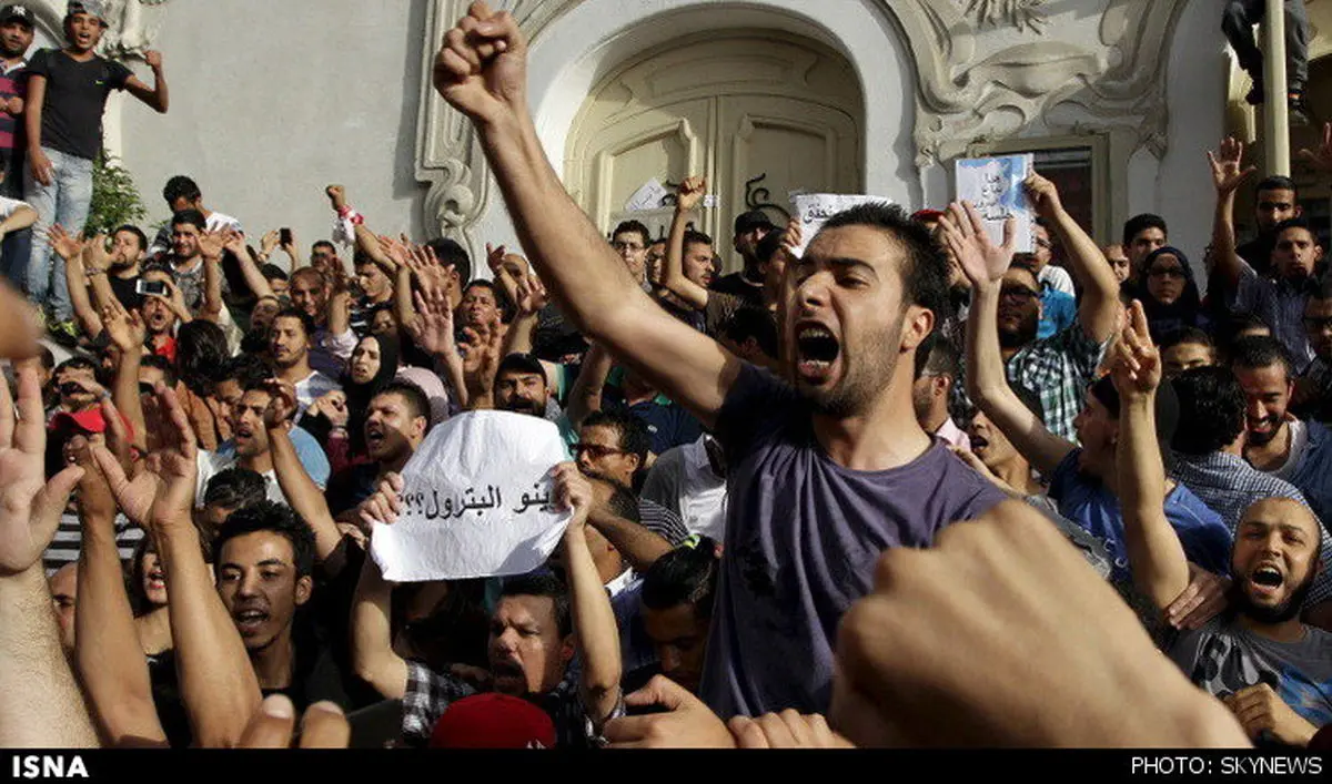 تشدید ناآرامی‌ها در تونس و اعلام منع آمد و شد شبانه