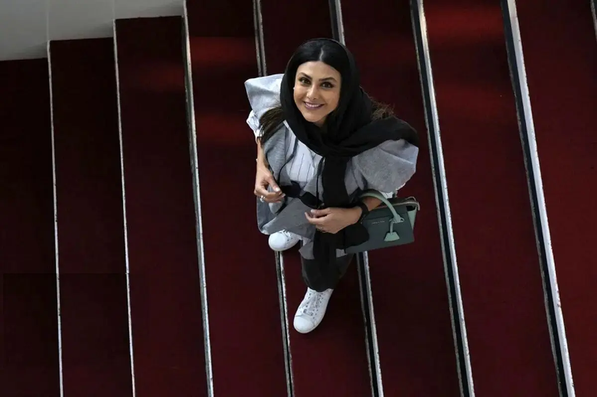 آزاده صمدی ممنوع‌الخروج شد
