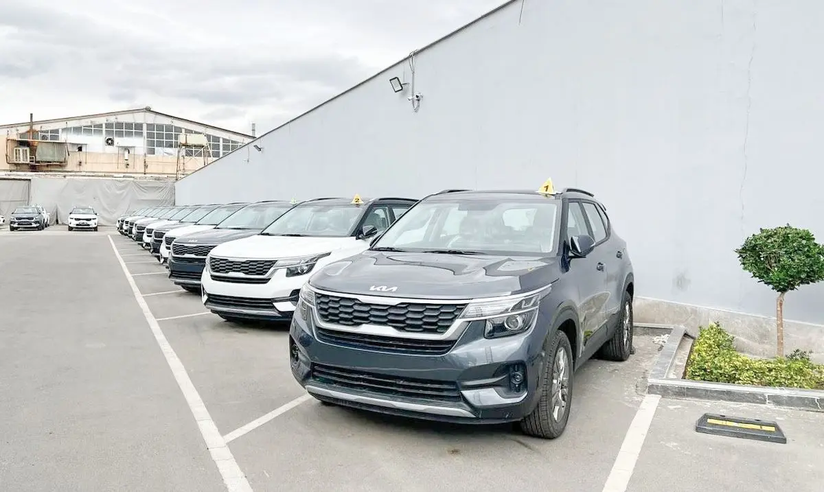 تحویل اولین خودروی وارداتی غیرچینی به مشتری