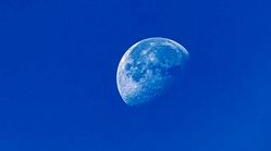 نظریه توطئه جدید؛ چرا ماه در روز دیده می‌شود؟