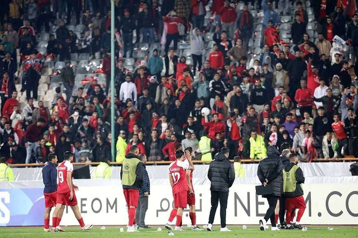 ببینید | برخورد تند هواداران پرسپولیس با یحیی گلمحمدی