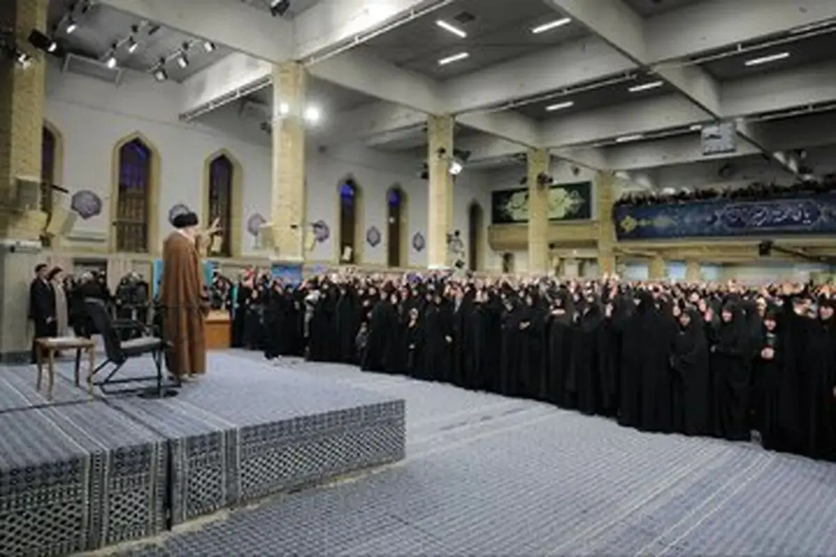 در دیدار امروز زنان و دختران با رهبر انقلاب چه کسانی سخنرانی کردند؟