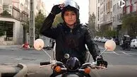 بانوانی با کلاه‌کاسکت سوار بر موتور