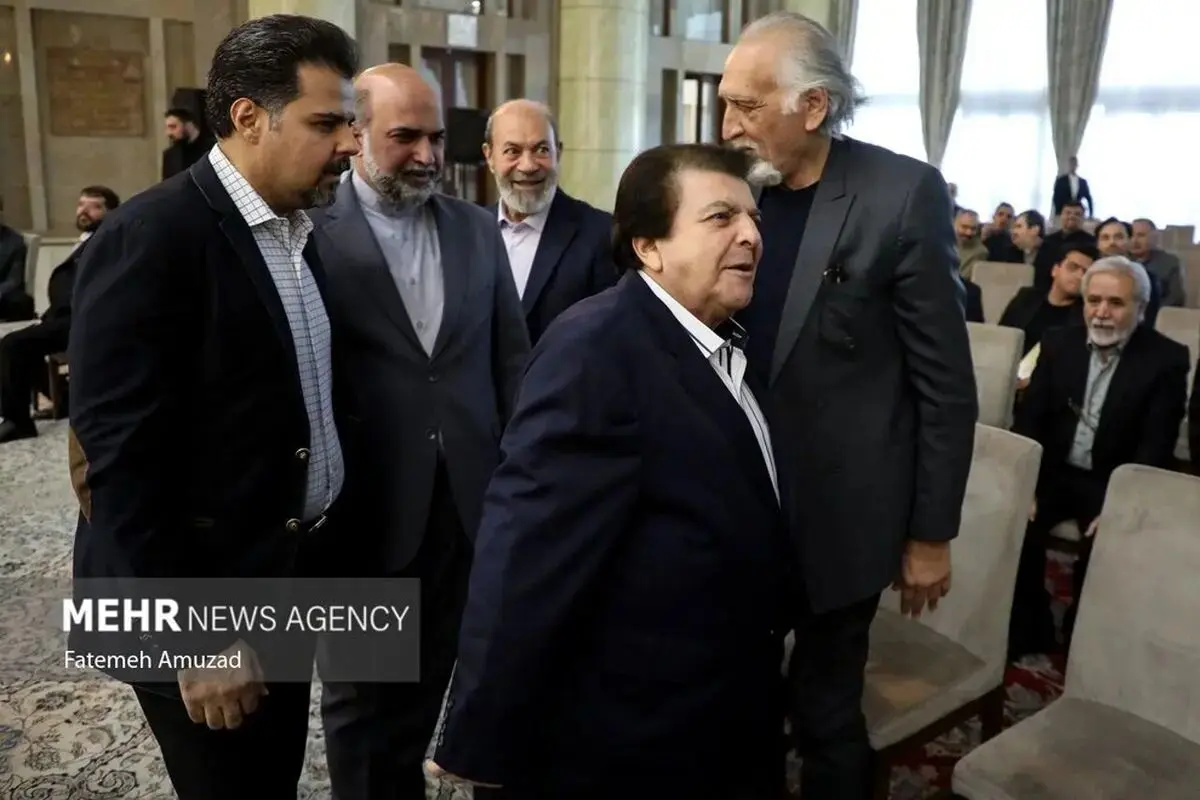 عباس قادری در دیدار اهالی فرهنگ و هنر با رئیس جمهور + تصاویر