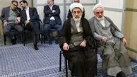 دست شکسته شمخانی در دیدار با رهبر انقلاب