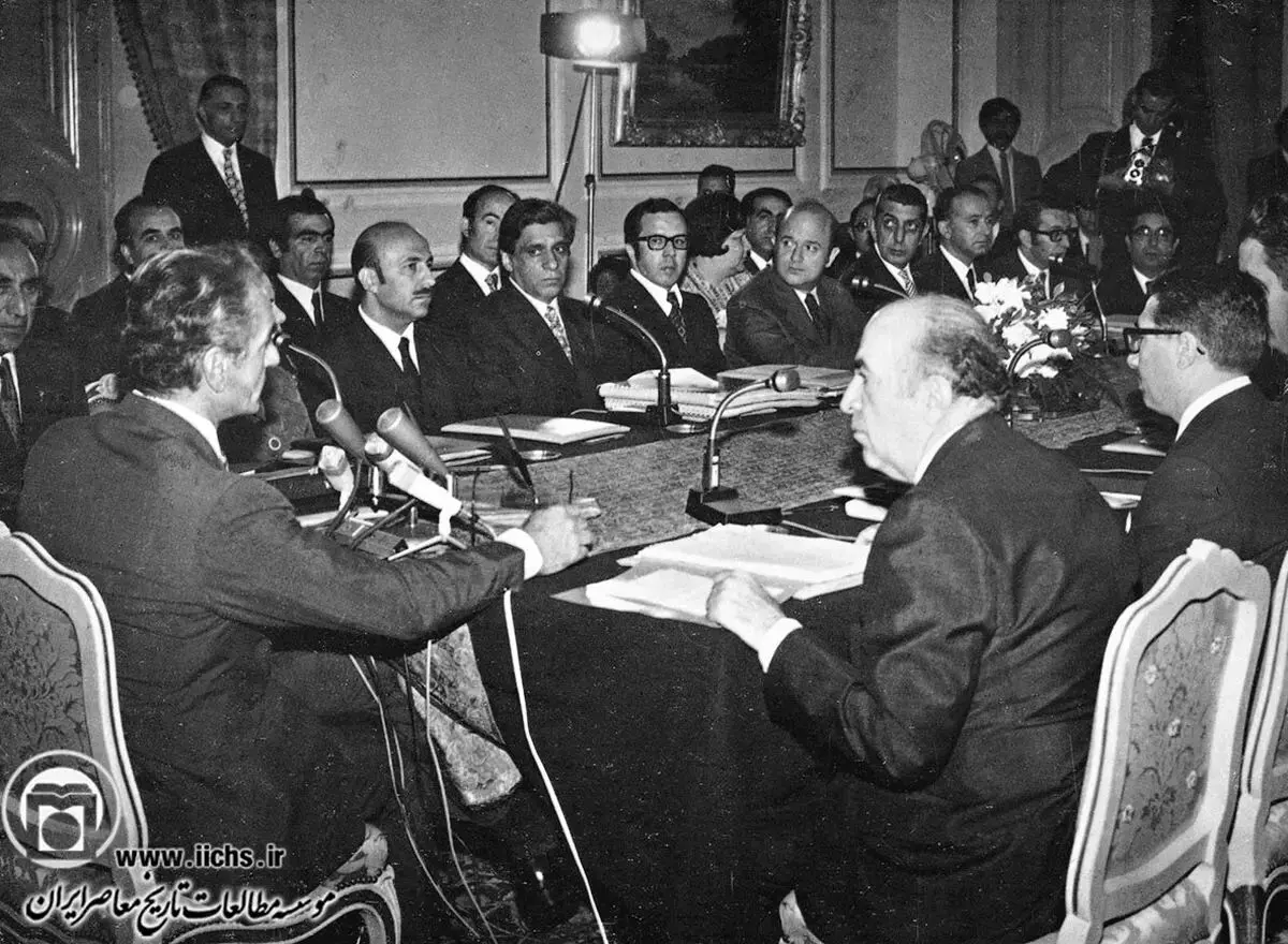 خاطرات لیلا امامی: از اینکه زن نخست‌وزیر شدم ناراحتم
