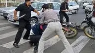 حمله با قمه‌ به خودروی پلیس