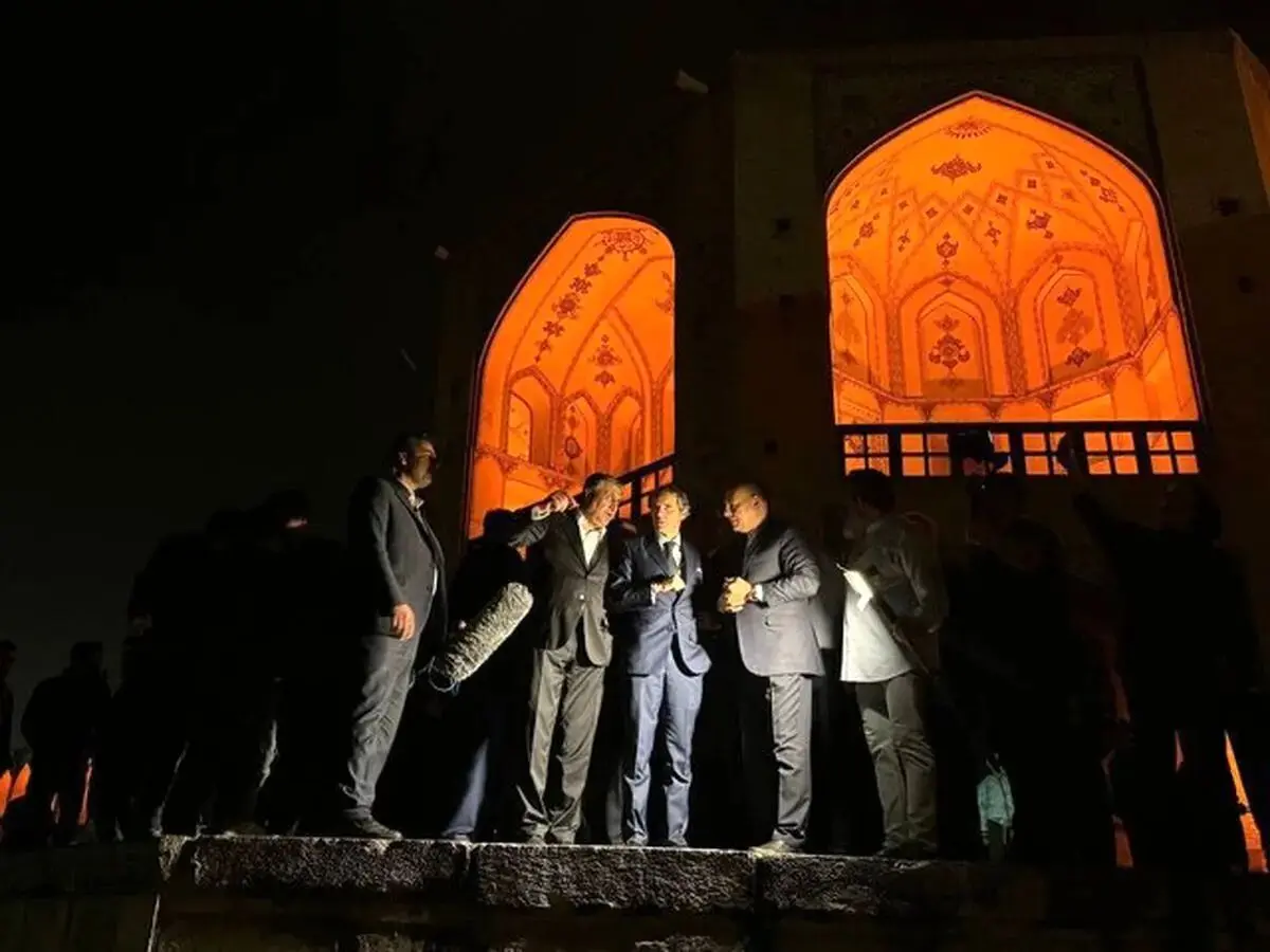 ببینید | اصفهان‌گردیِ شبانه رافائل گروسی