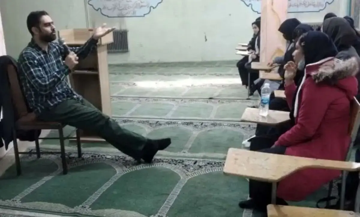 ببینید | نماینده مجلس در حال پارک کردن موتورسیکلت