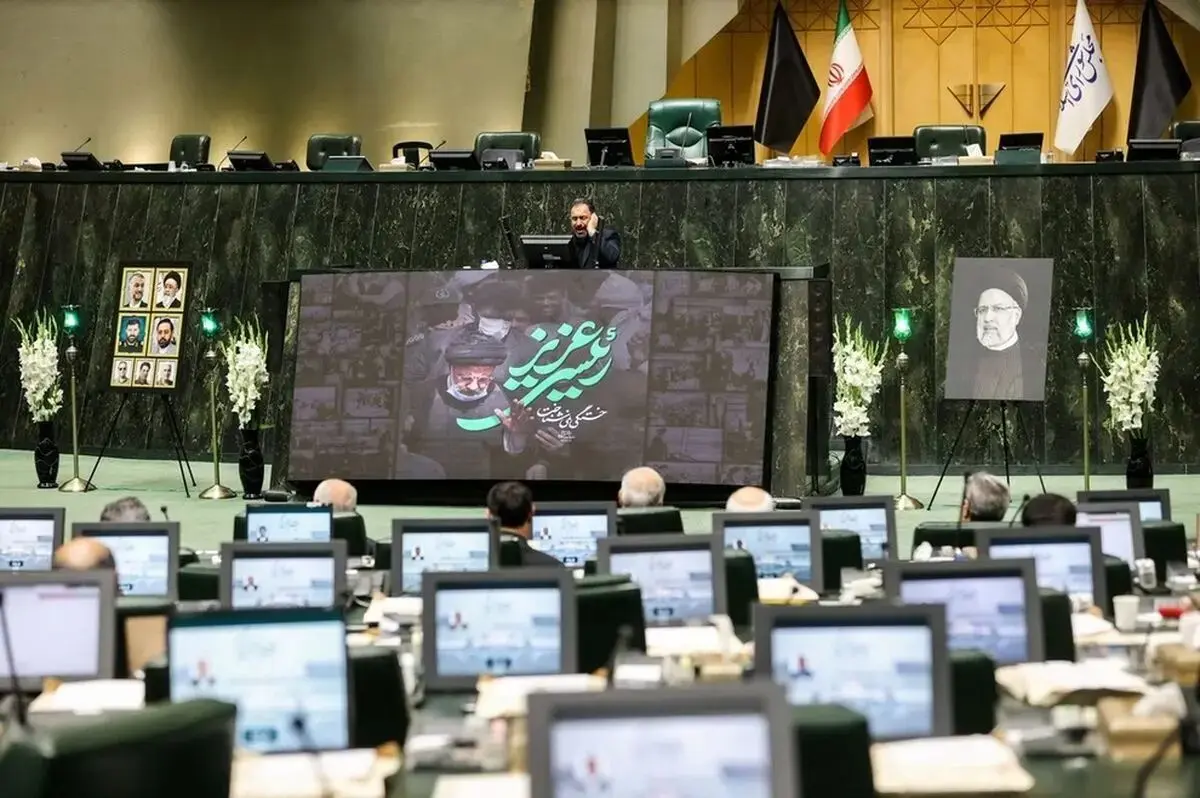 آخرین عکس یادگاری نمایندگان در صحن مجلس یازدهم
