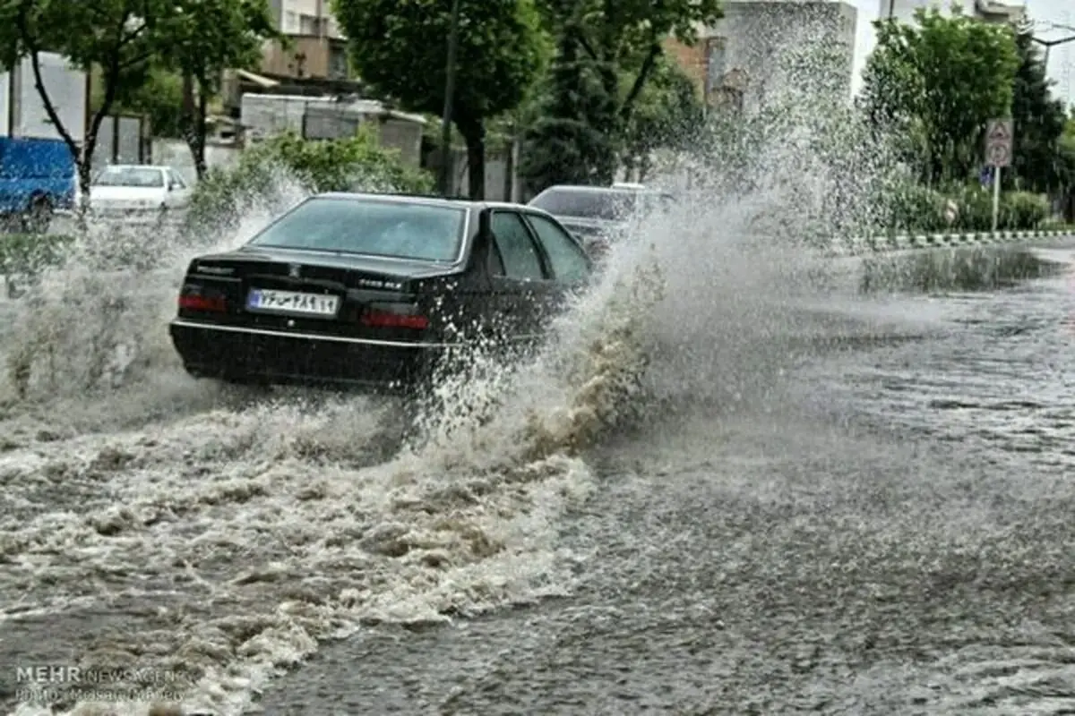 ببینید | لحظه دلهره‌آور نجات سرنشینان پراید از وسط سیل