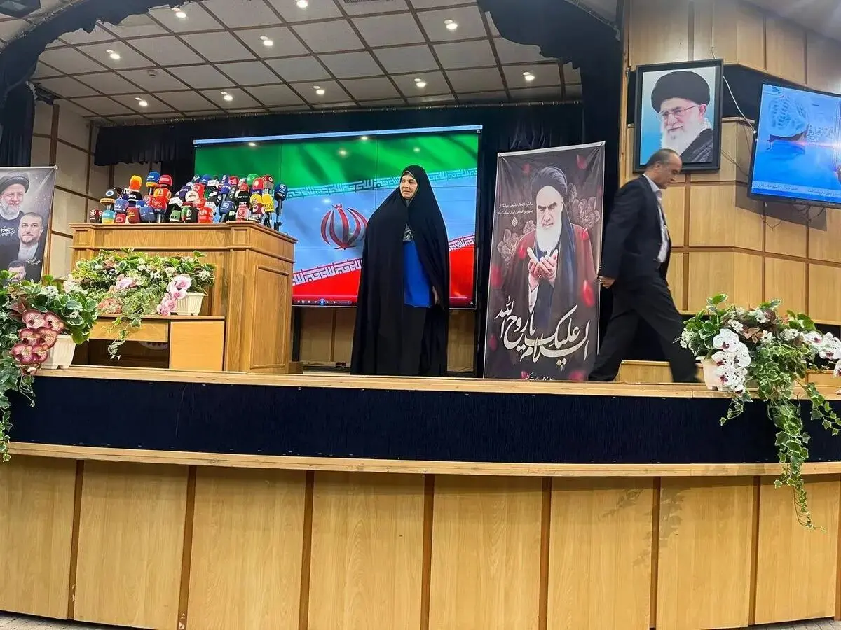 کدام کاندیدای زن در پاریس همراه امام بوده؟